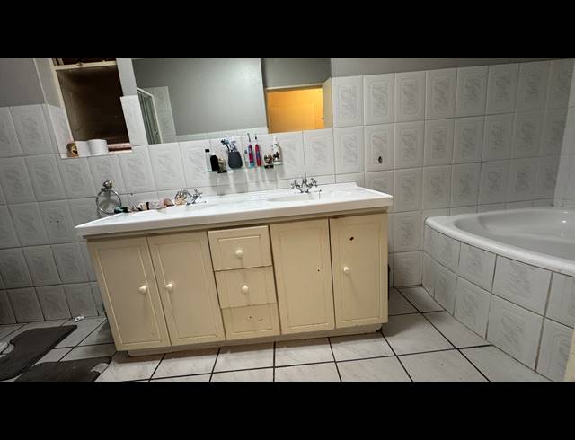 4 BEDROOM HOUSE FOR SALE IN MALMESBURY RURAL